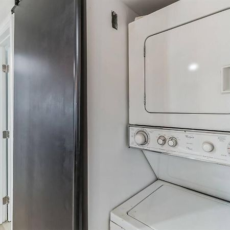 Modern City Ranch 3 Bdrm Family Home Access By Dirt Road 펌데일 외부 사진