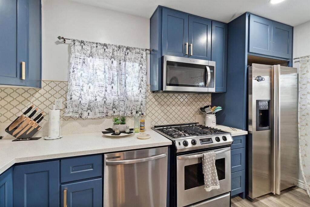 Modern City Ranch 3 Bdrm Family Home Access By Dirt Road 펌데일 외부 사진