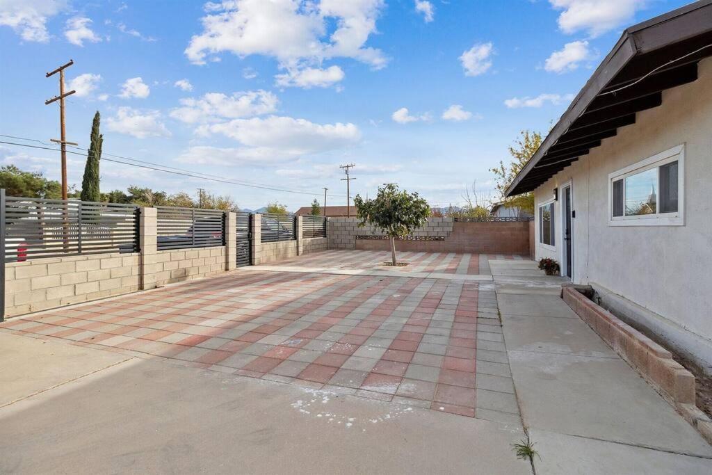 Modern City Ranch 3 Bdrm Family Home Access By Dirt Road 펌데일 외부 사진