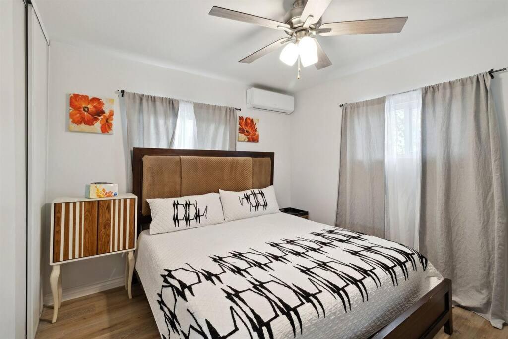 Modern City Ranch 3 Bdrm Family Home Access By Dirt Road 펌데일 외부 사진