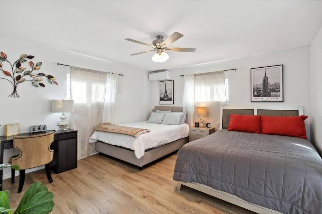 Modern City Ranch 3 Bdrm Family Home Access By Dirt Road 펌데일 외부 사진