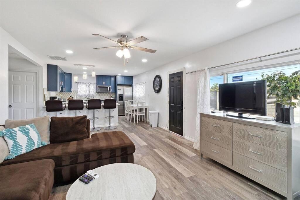 Modern City Ranch 3 Bdrm Family Home Access By Dirt Road 펌데일 외부 사진