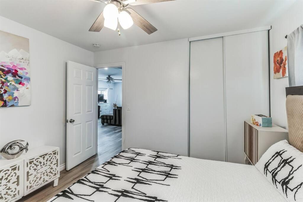 Modern City Ranch 3 Bdrm Family Home Access By Dirt Road 펌데일 외부 사진