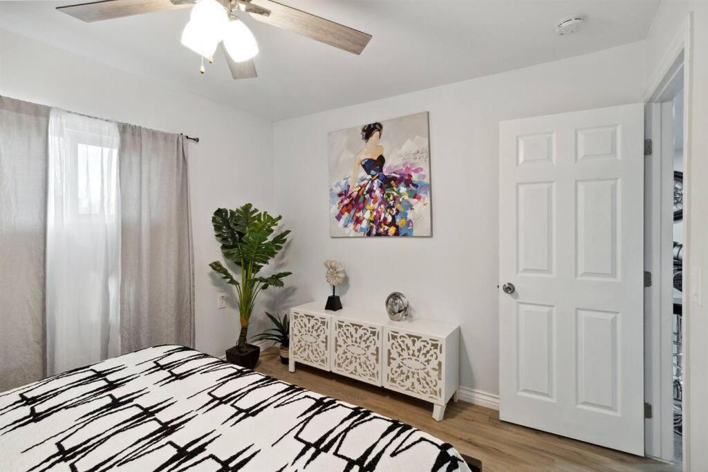 Modern City Ranch 3 Bdrm Family Home Access By Dirt Road 펌데일 외부 사진